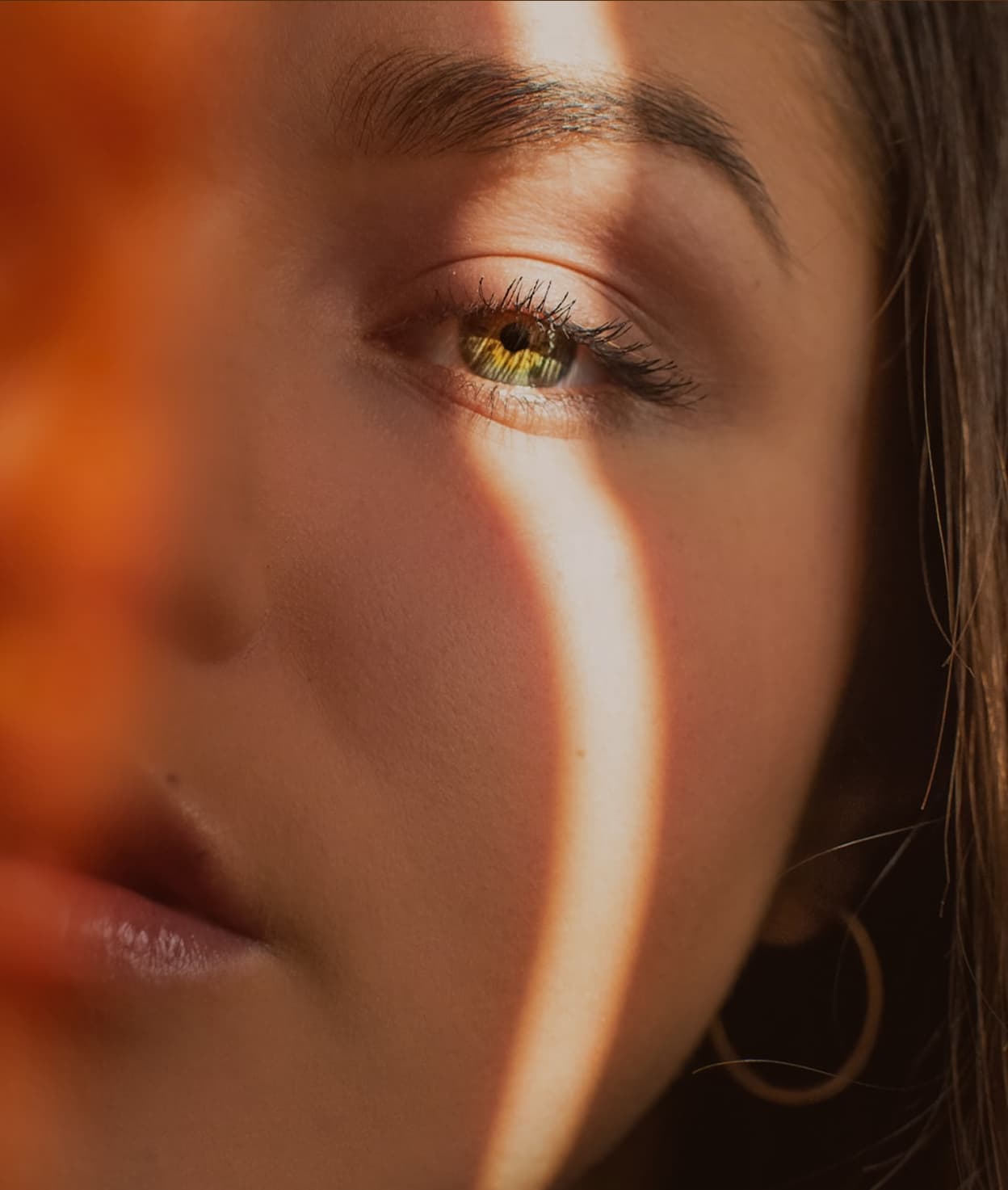 Gros plan sur un regard lumineux, soin du visage chez BCBG